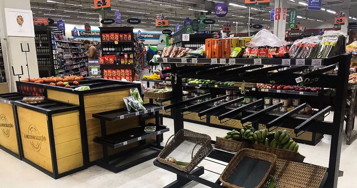 Supermercados devem melhorar práticas de responsabilidade, diz ONG
