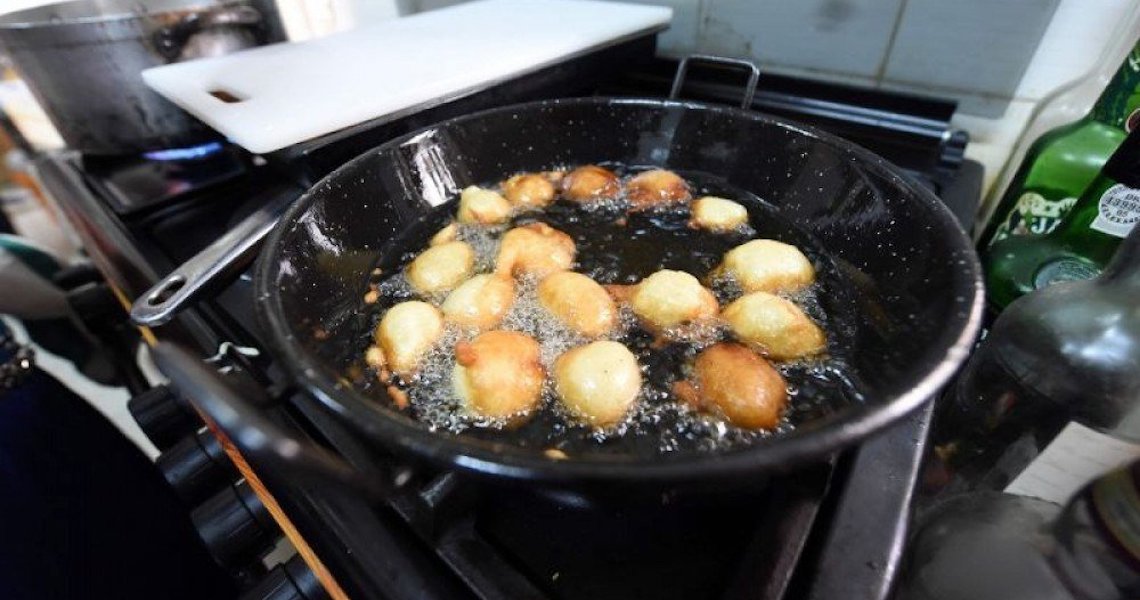 Sozinha, ingestão de fritura aumenta risco de doenças cardíacas e derrame
