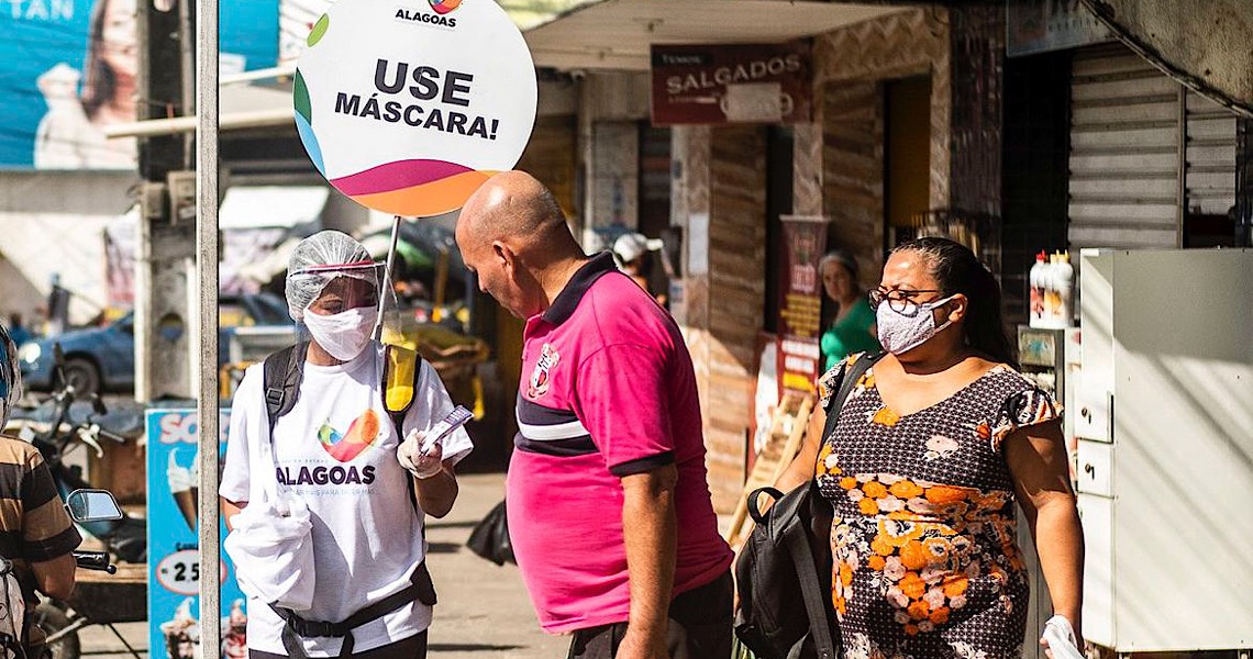 Máscaras e isolamento continuam essenciais, dizem especialistas