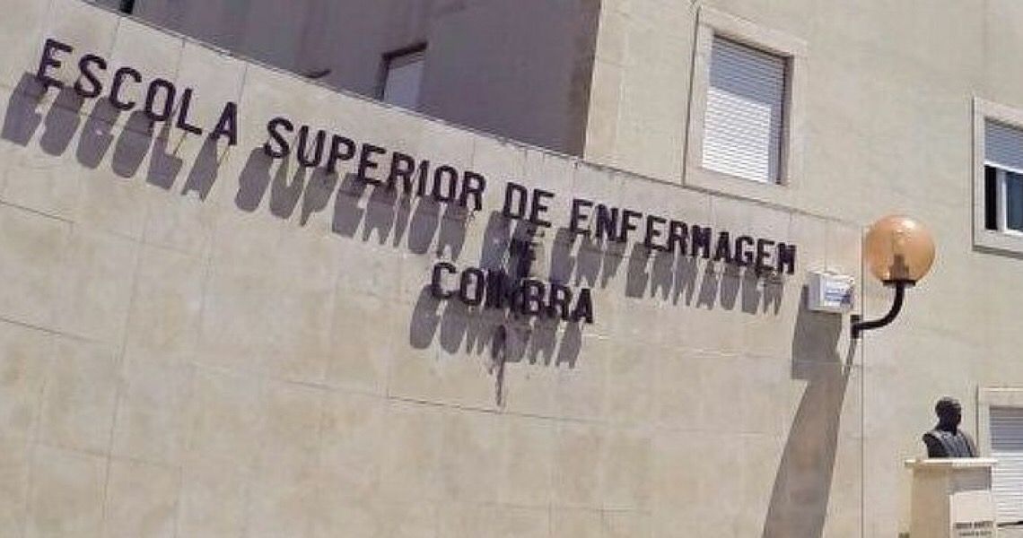 Sem poder exercer profissão em Portugal, enfermeiros brasileiros trabalham em restaurante e fábrica
