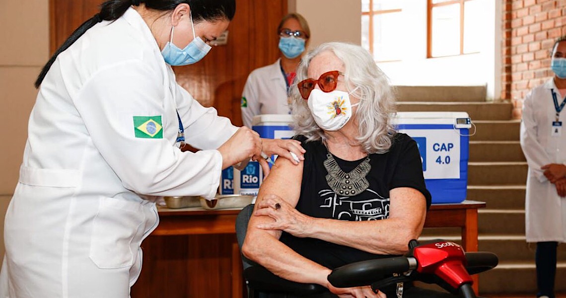 Imunidade pós-vacina pode demorar semanas, dizem especialistas