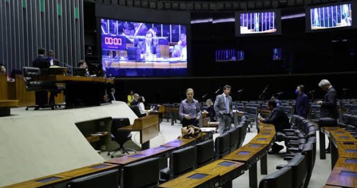 Decisão da Câmara condena prática bolsonarista que vai além de parlamentar