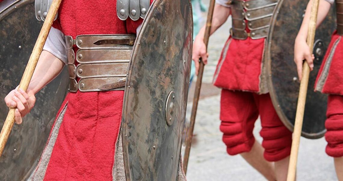 Escudo e bússola romanos de 2.300 anos são encontrados na Muralha Púnica, Espanha
