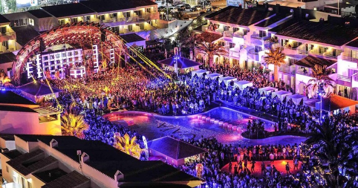 Conhecidas em todo o mundo, as noites de Ibiza são super badaladas e atraem milhares de turistas