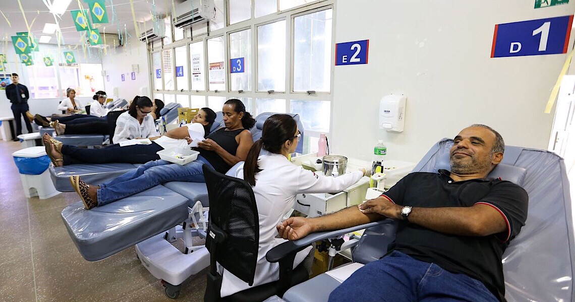 Doações de sangue caem 20% e governo federal lança campanha