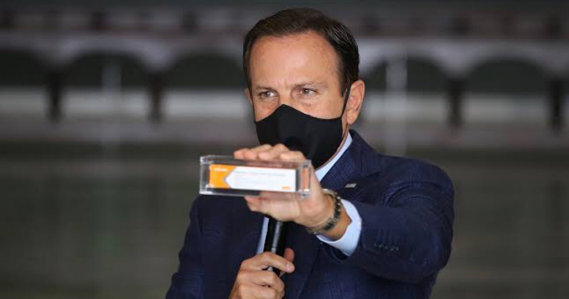 Perdeu, Bolsonaro. Doria venceu a “guerra das vacinas”