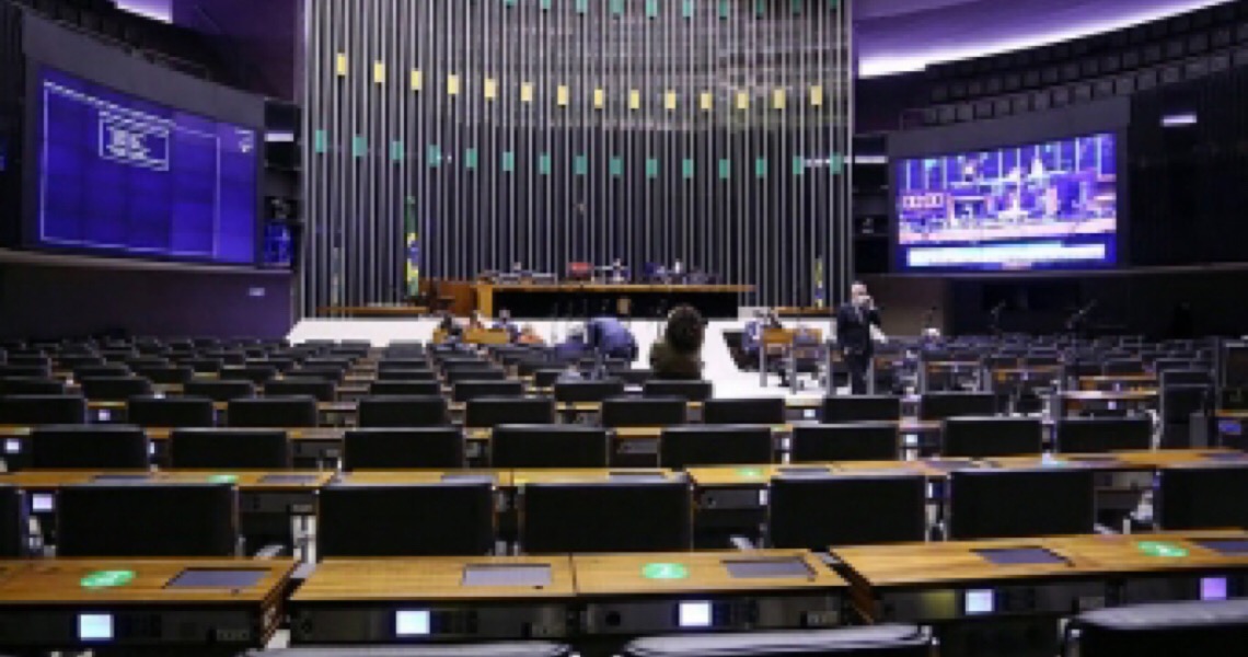 'Chegar em abril com Orçamento inexequível, falso e loteado é criminoso'