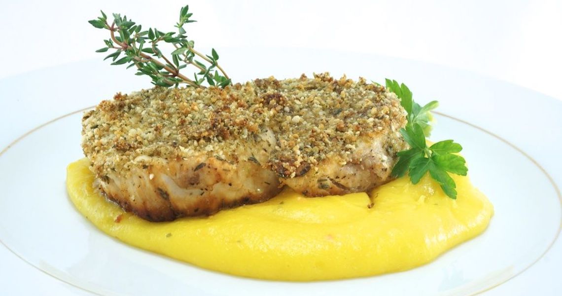 Peixe com crosta de amêndoas