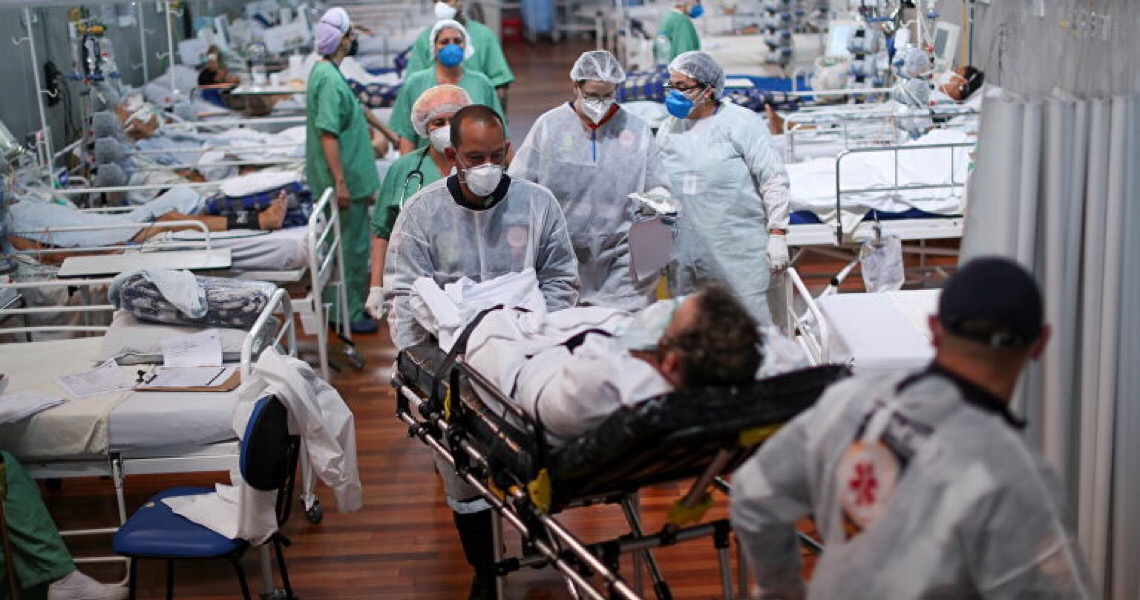Intubação sem sedativo é procedimento 'nazista', diz   médico sobre falta de medicamentos no Brasil
