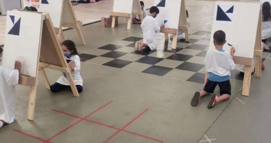 Alunos homenageiam Athos Bulcão no aniversário de Brasília