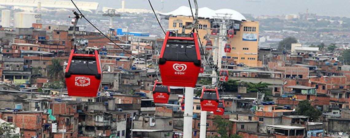 Teleférico do Alemão está em ruínas: Promessa de transformação no Rio de Janeiro completará 10 anos depredada