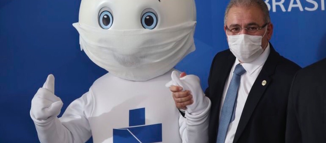 Após anunciar compra de 560 milhões de doses de vacinas, governo admite que contratou apenas a metade