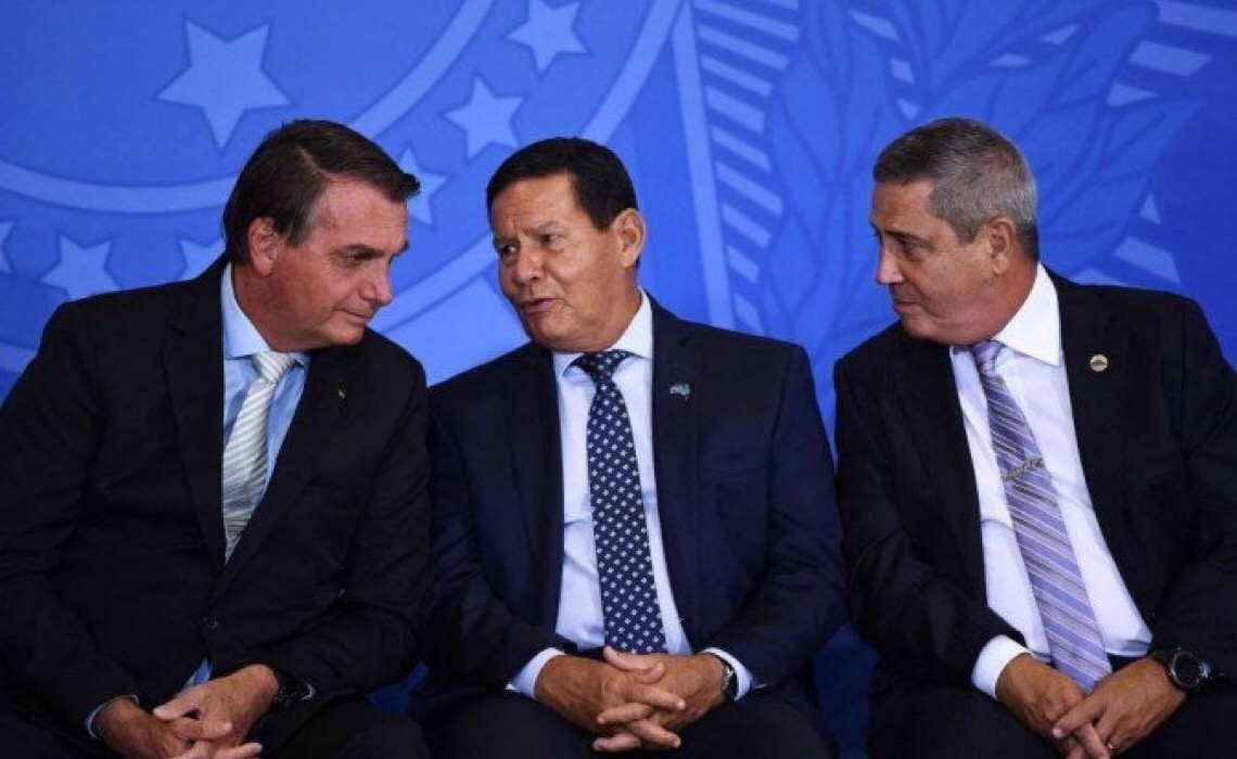 Com portaria, Bolsonaro, vice e ministros ganharão até 69% acima do teto