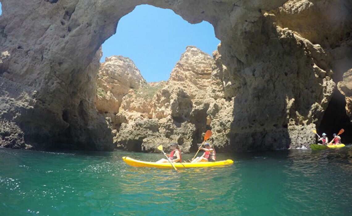 Portugal se antecipa à UE e reabre para turistas europeus; britânicos já 'invadem' o Algarve