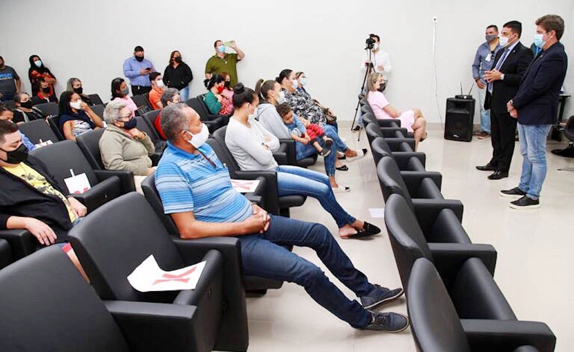 Carta de crédito para 42 pequenos e microempreendedores