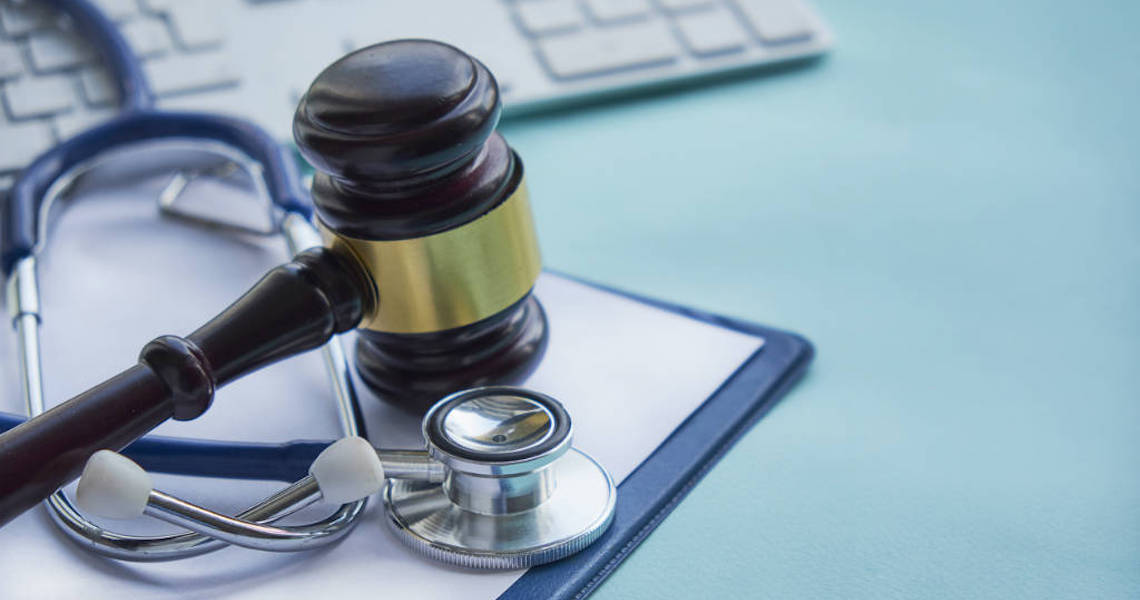 Médico é condenado a indenizar paciente que ficou tetraplégica após cirurgia