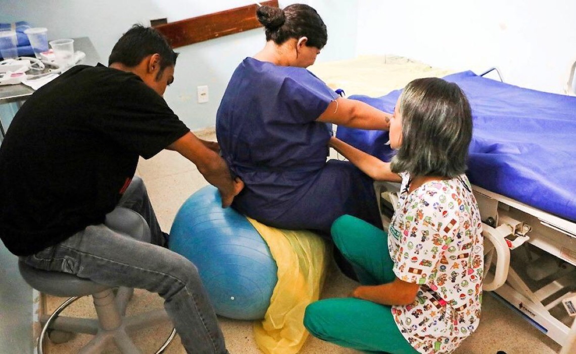 Maternidades do DF devem permitir a presença de doulas no parto