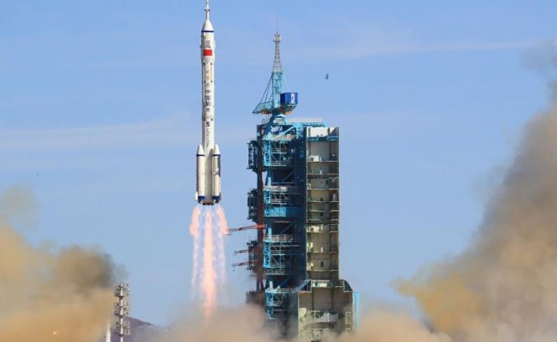 China lança nave tripulada para construir nova estação espacial