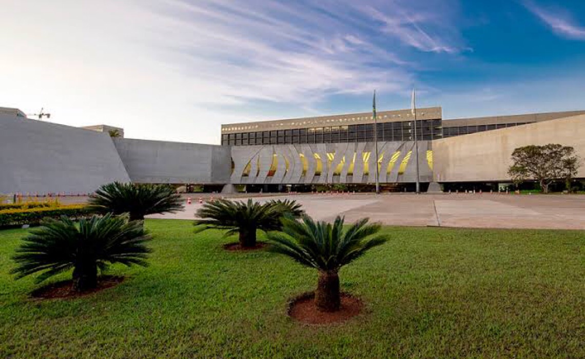 STJ condena ex-presidente do Tribunal de Contas de Santa Catarina e servidor por falsidade ideológica