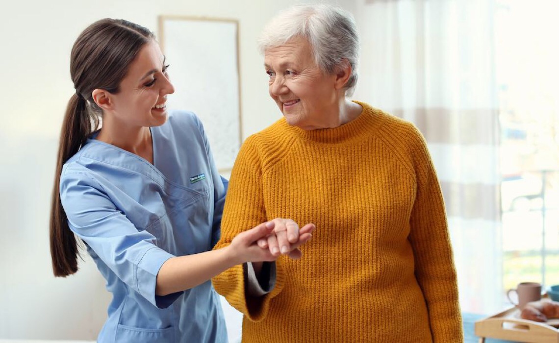 Seis dicas para facilitar a rotina de pessoas com a doença de Parkinson