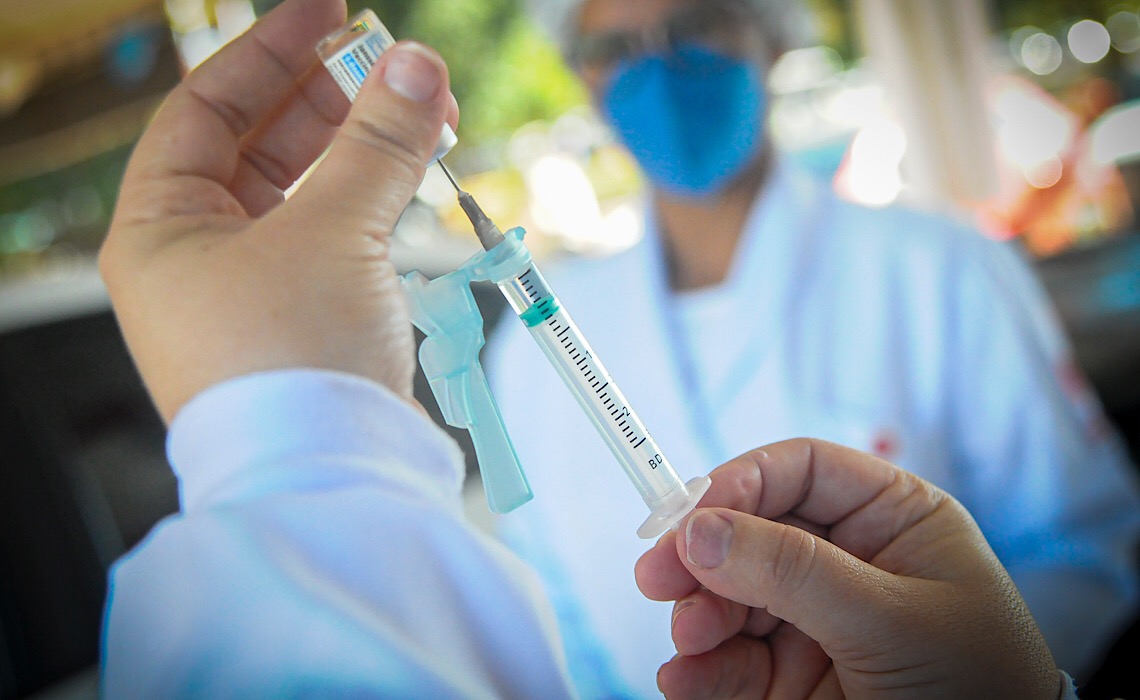 Anvisa recomenda suspensão de vacinação com Janssen e AstraZeneca em grávidas