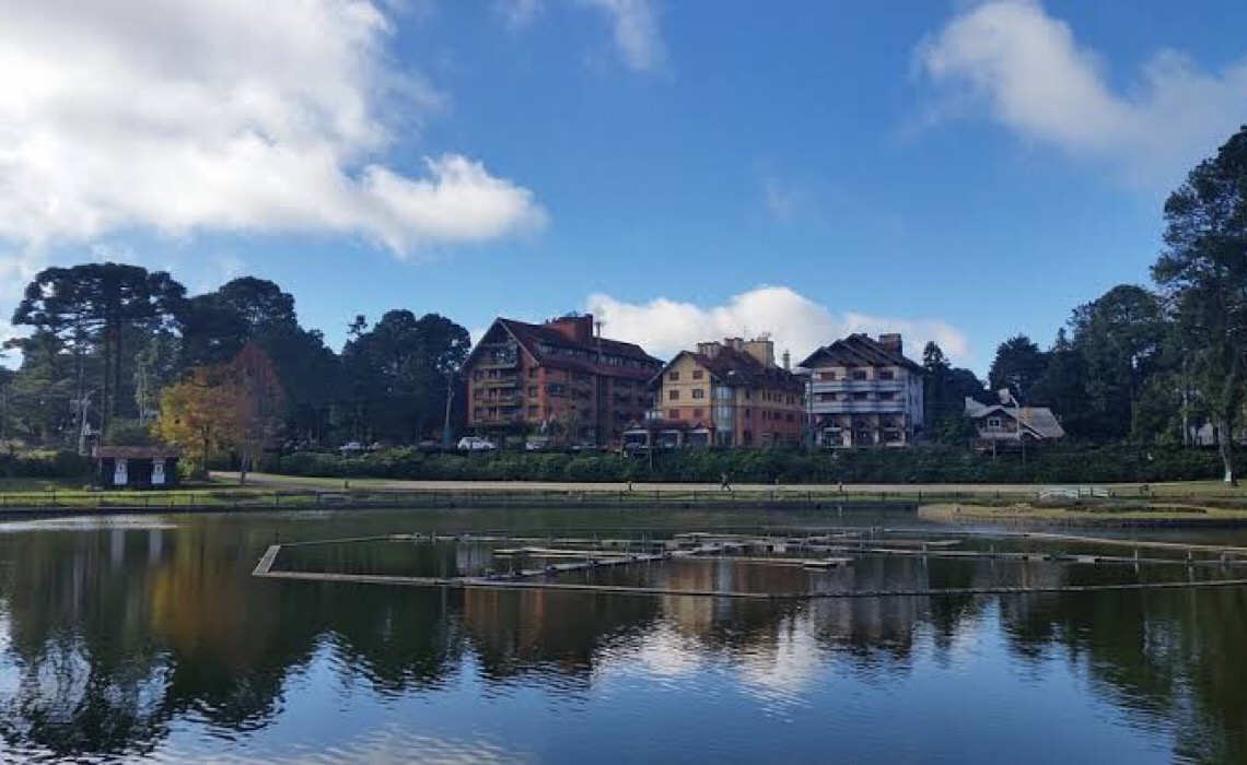 Campos do Jordão usa cerca metálica para evitar aglomeração durante feriado