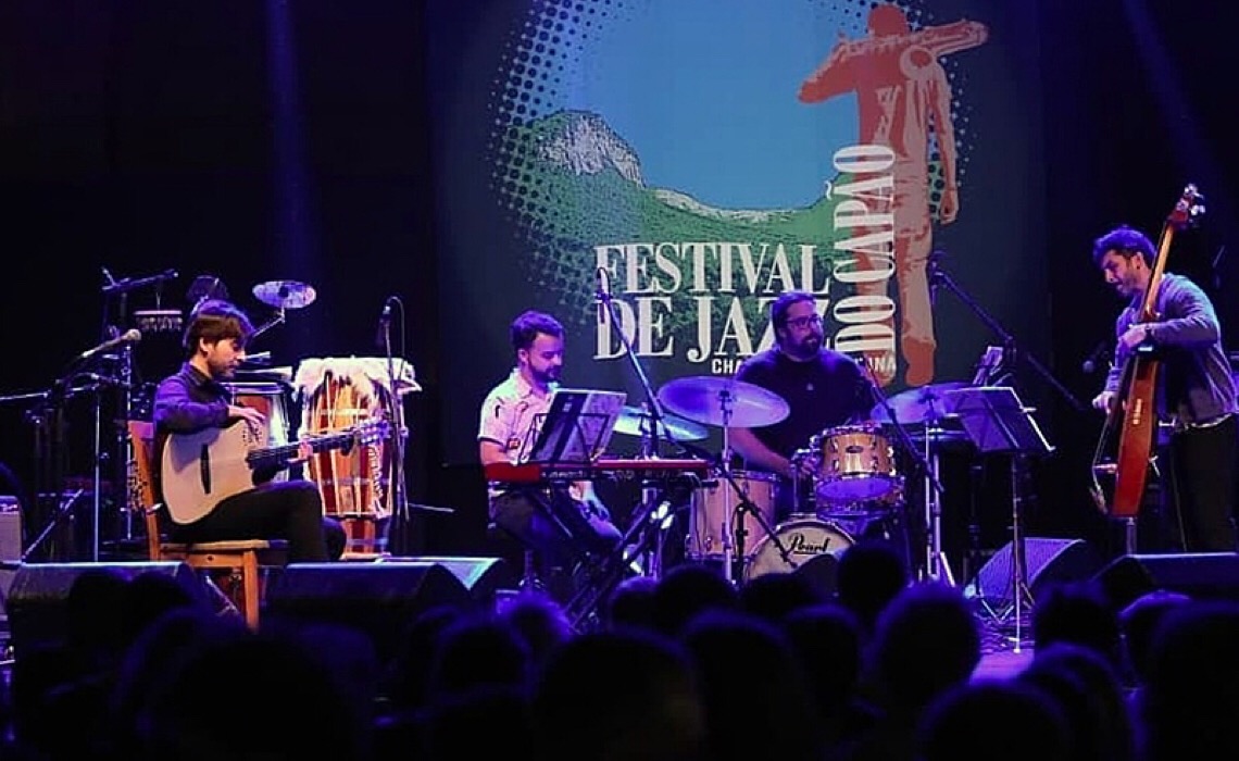 Após governo cortar verba, fundação de Paulo Coelho bancará Festival de Jazz do Capão, na Bahia