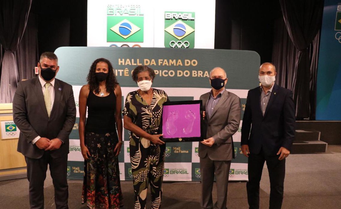Olimpíada: Aída dos Santos eterniza pés no Hall da Fama do COB