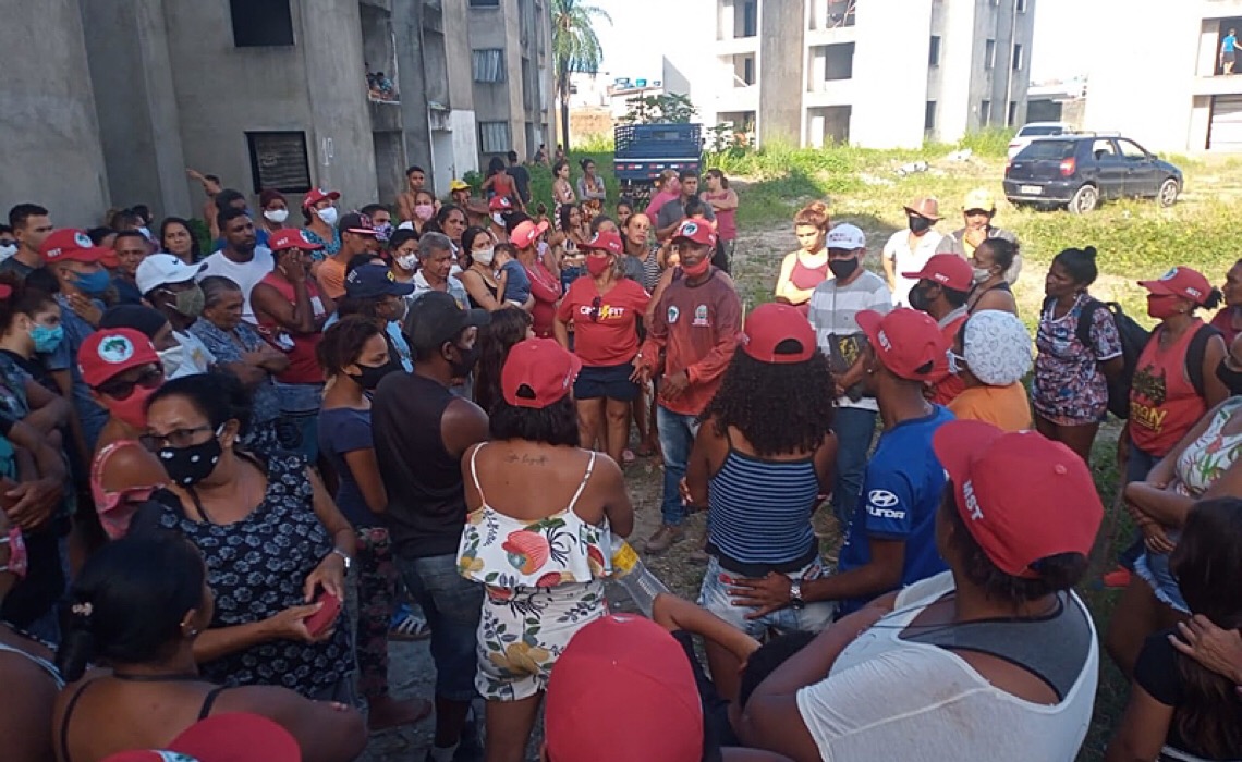 Pistoleiros invadem ocupação do MST em Recife, e militante é baleado na cabeça