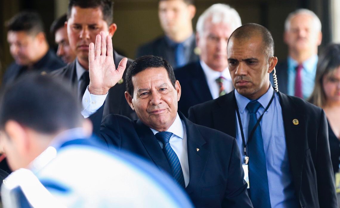 Hamilton Mourão: É lógico que vai ter eleição. Não somos república de banana