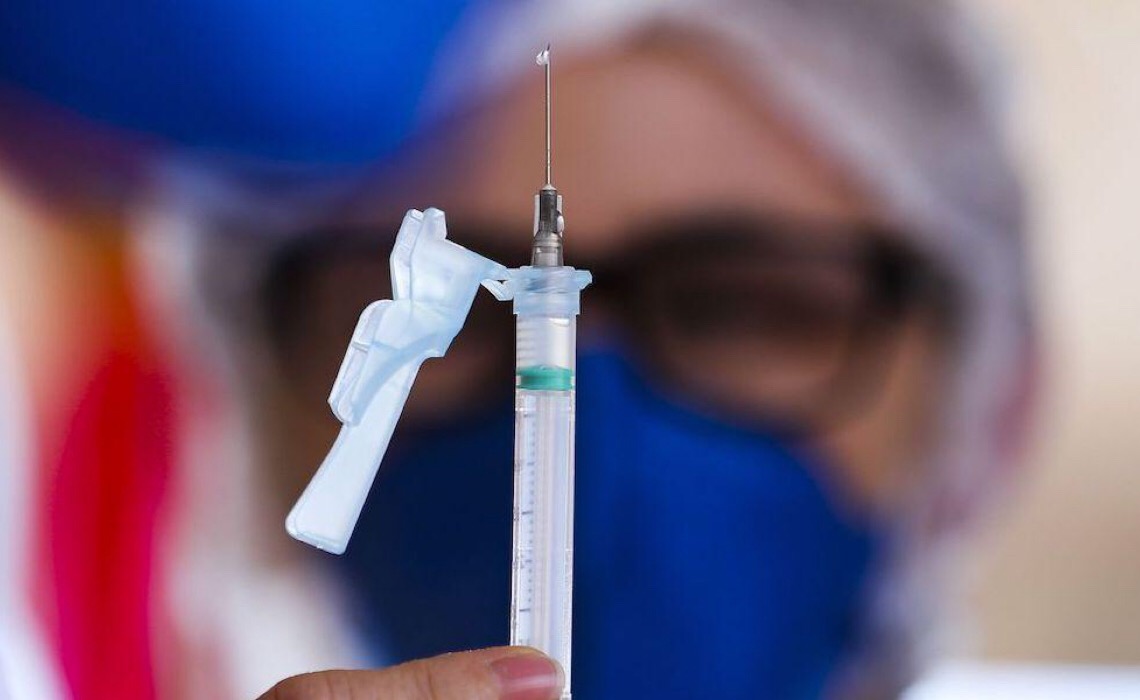 Saúde recomenda Pfizer a grávidas que se vacinaram com 1ª dose de AstraZeneca