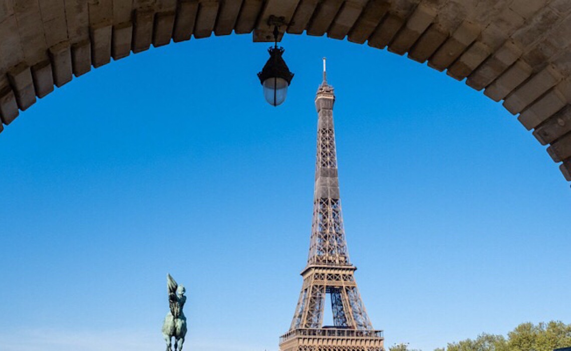 Paris limita velocidade de carros a 30 km/h