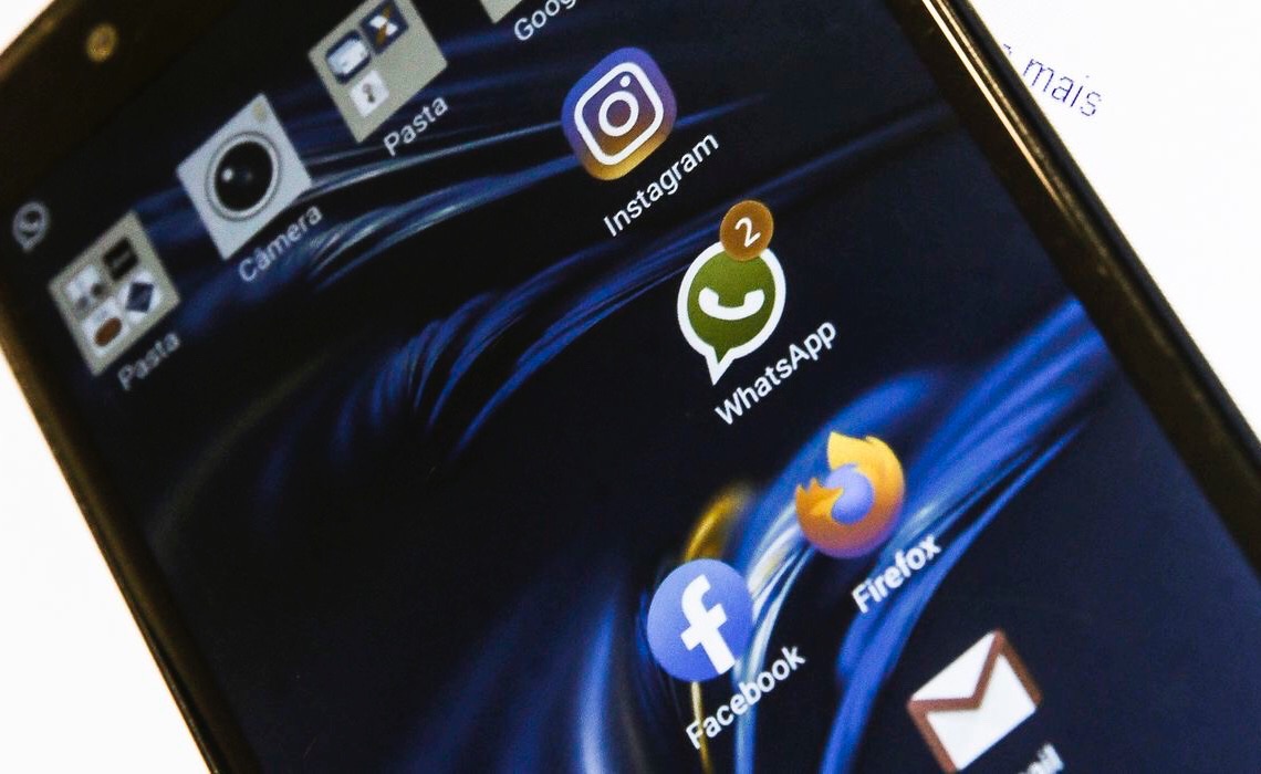 Vazar conversas de WhatsApp gera dever de indenizar, decide STJ