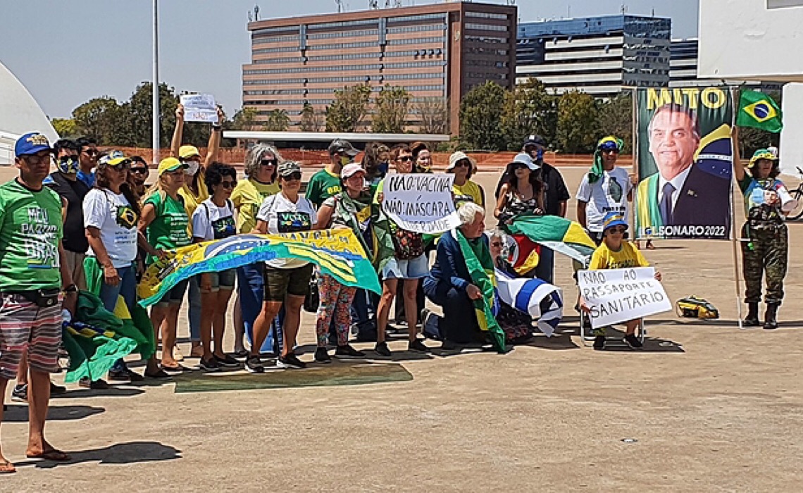 Manifestação pró-governo Bolsonaro reúne menos de 40 pessoas na Esplanada
