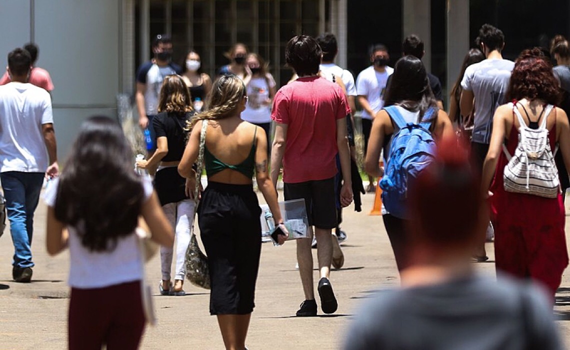Uso de álcool aumenta entre adolescentes no Brasil; pandemia pode agravar a situação