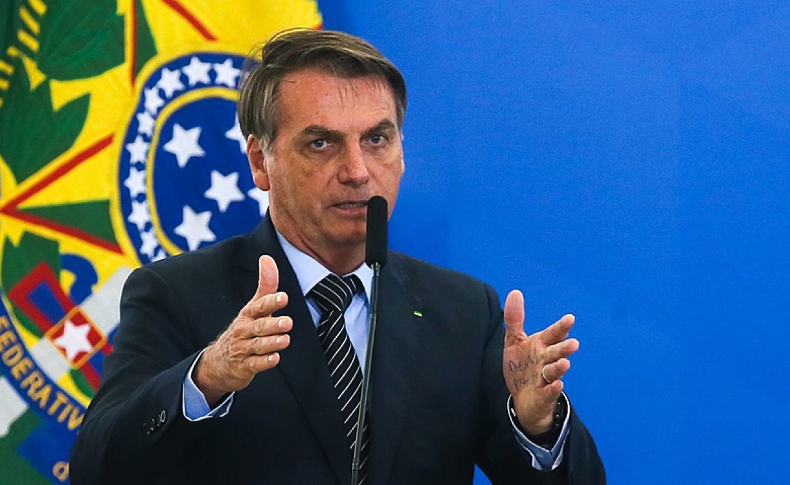 Sem vacina, Bolsonaro dá vexame em Nova York e é obrigado a comer pizza na rua