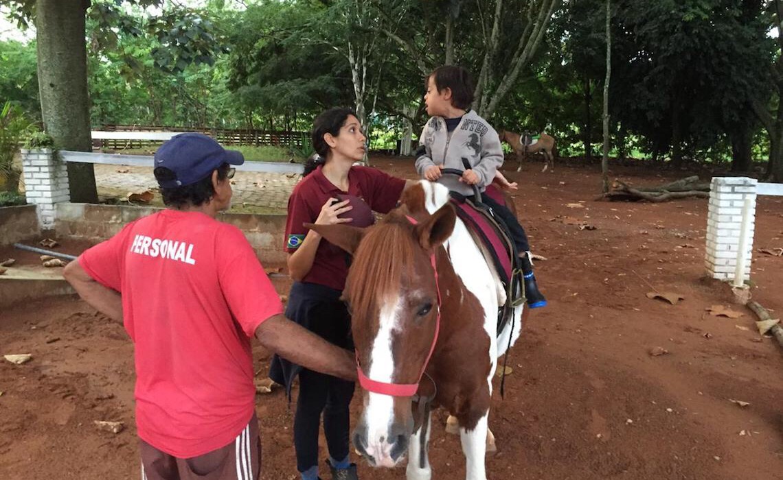 Plano deve pagar tratamento multidisciplinar para criança com autismo e Down