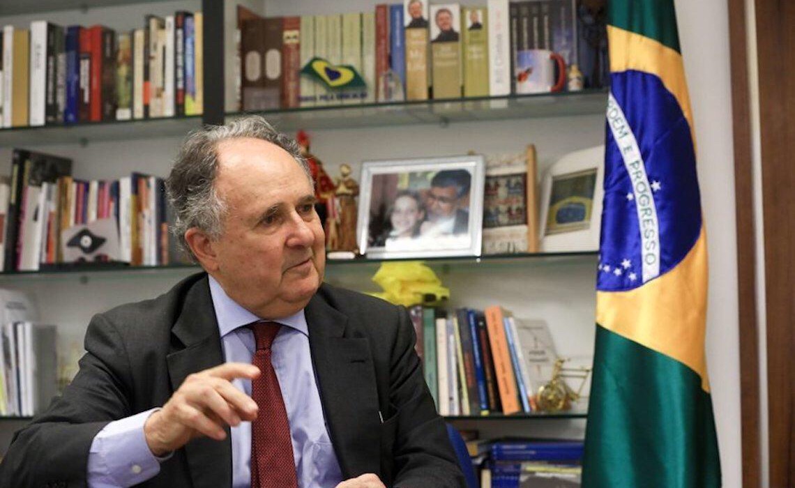 Cristovam pede VAR para contraditar afirmações de Hélio Doyle sobre sua demissão