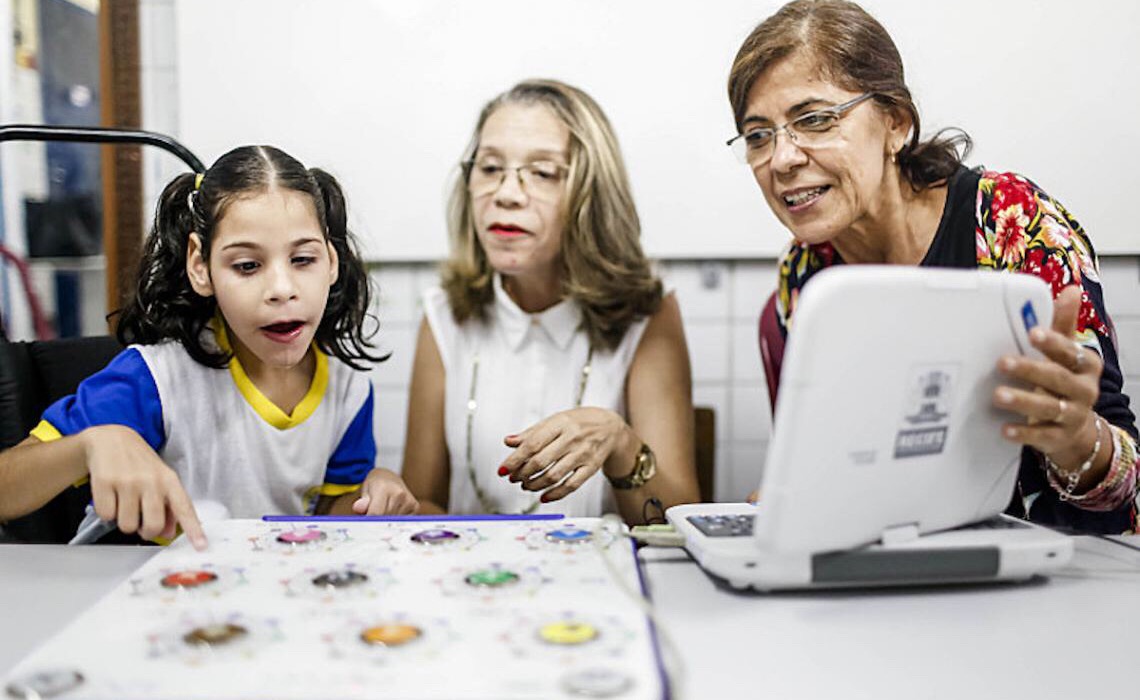 No Recife professores denunciam demora na aprovação da aposentadoria