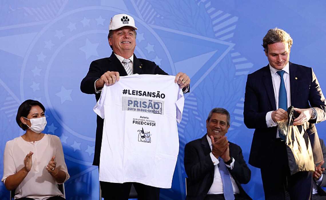 Bolsonaro pode ser preso caso descumpra isolamento recomendado pela Anvisa na volta dos EUA