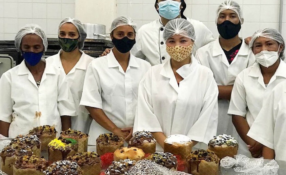 Produtoras rurais do DF aprendem a fazer panetone
