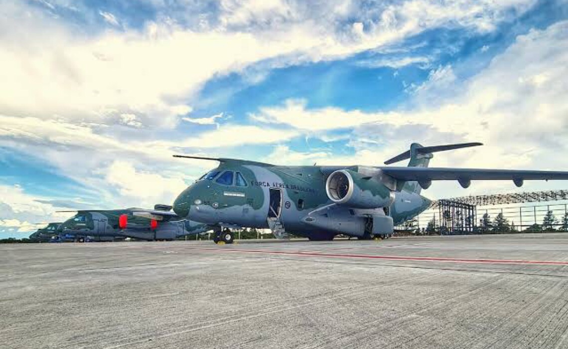 Cargueiro vendido a Portugal faz 1º voo pilotado por estrangeiros