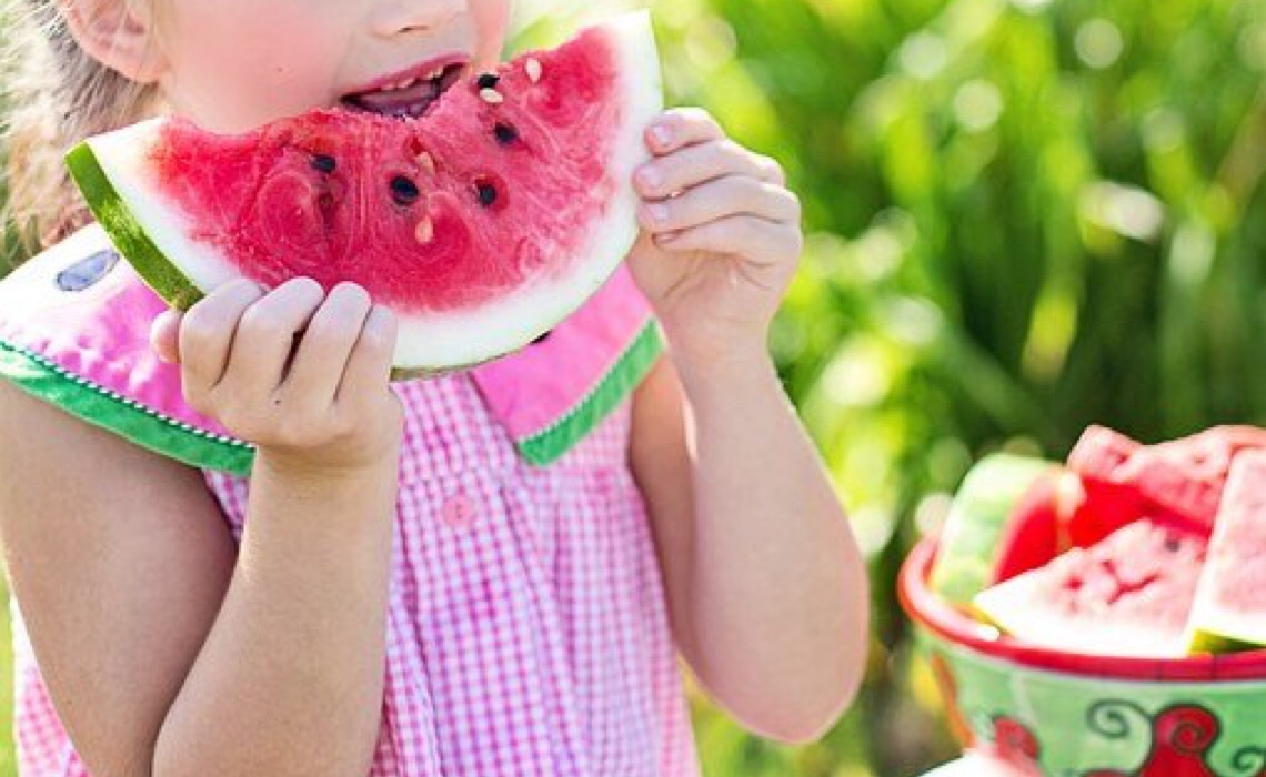 Pandemia afeta hábitos alimentares e reduz prática de atividades físicas entre crianças brasileiras
