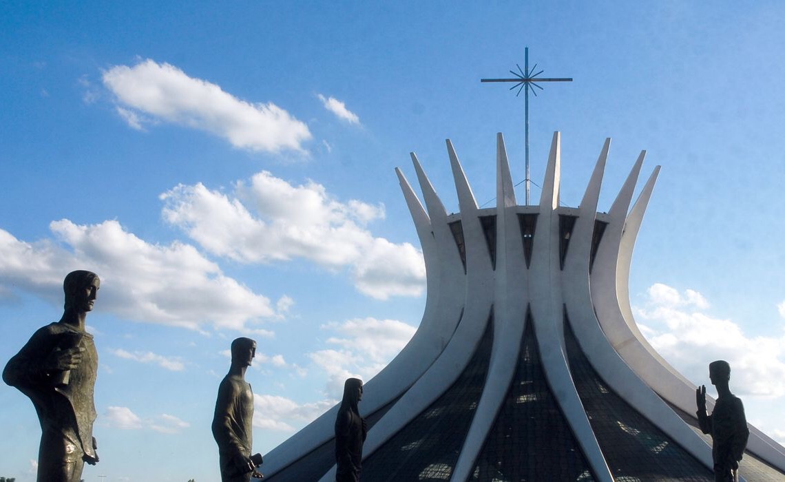 Dia da Padroeira do Brasil é comemorado com missas em Brasília