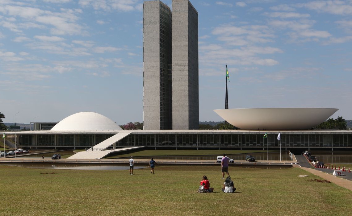 Campanha contra insegurança alimentar ilumina Congresso Nacional