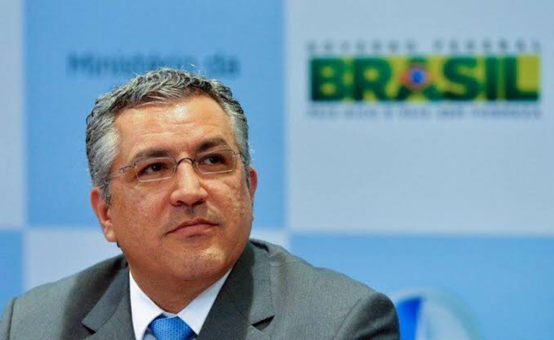 Ex-ministro da Saúde de Dilma pede ao TCU que investigue presidente do CFM