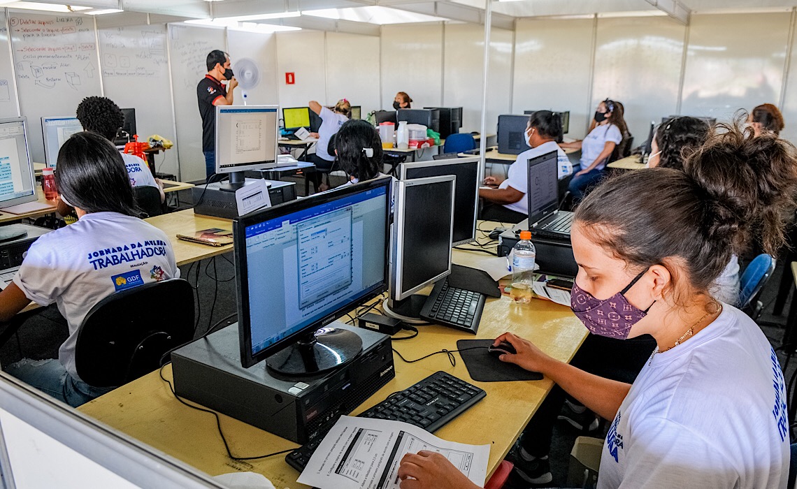 Cursos gratuitos profissionalizantes para as mulheres