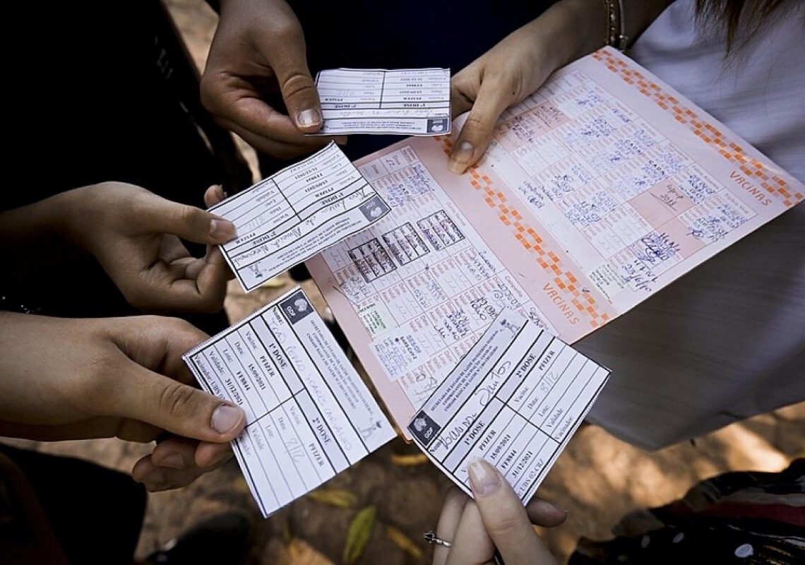 Passaporte da vacina vai estimular mais gente a se imunizar, defende infectologista