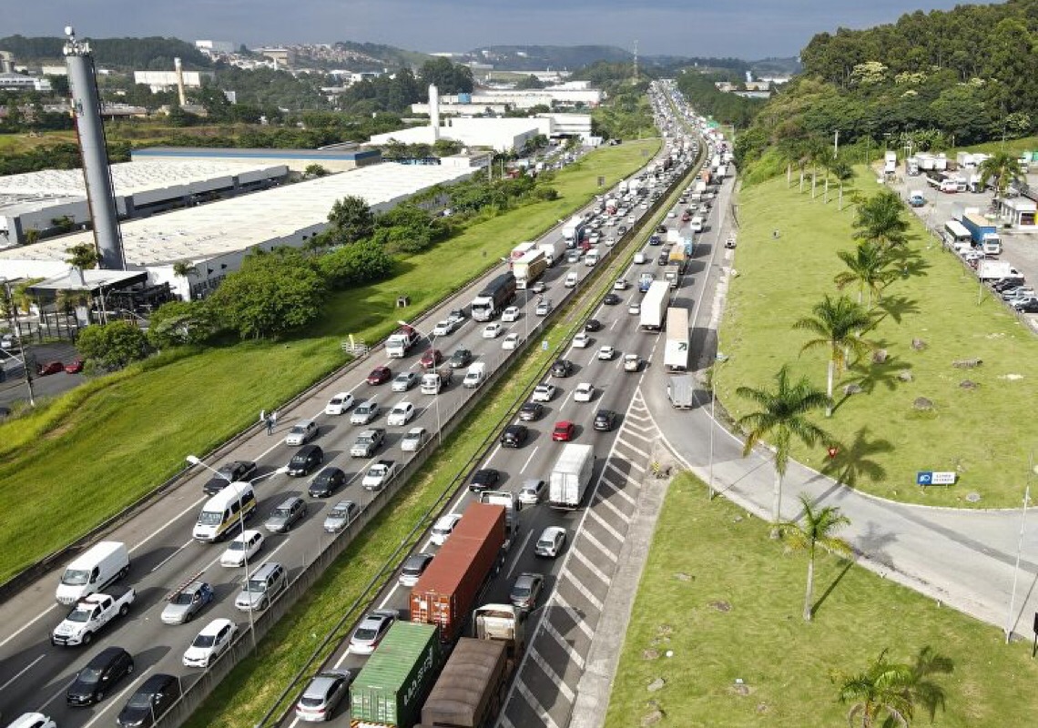 Quais os motivos e como amenizar impactos de possível greve de caminhoneiros no Brasil?