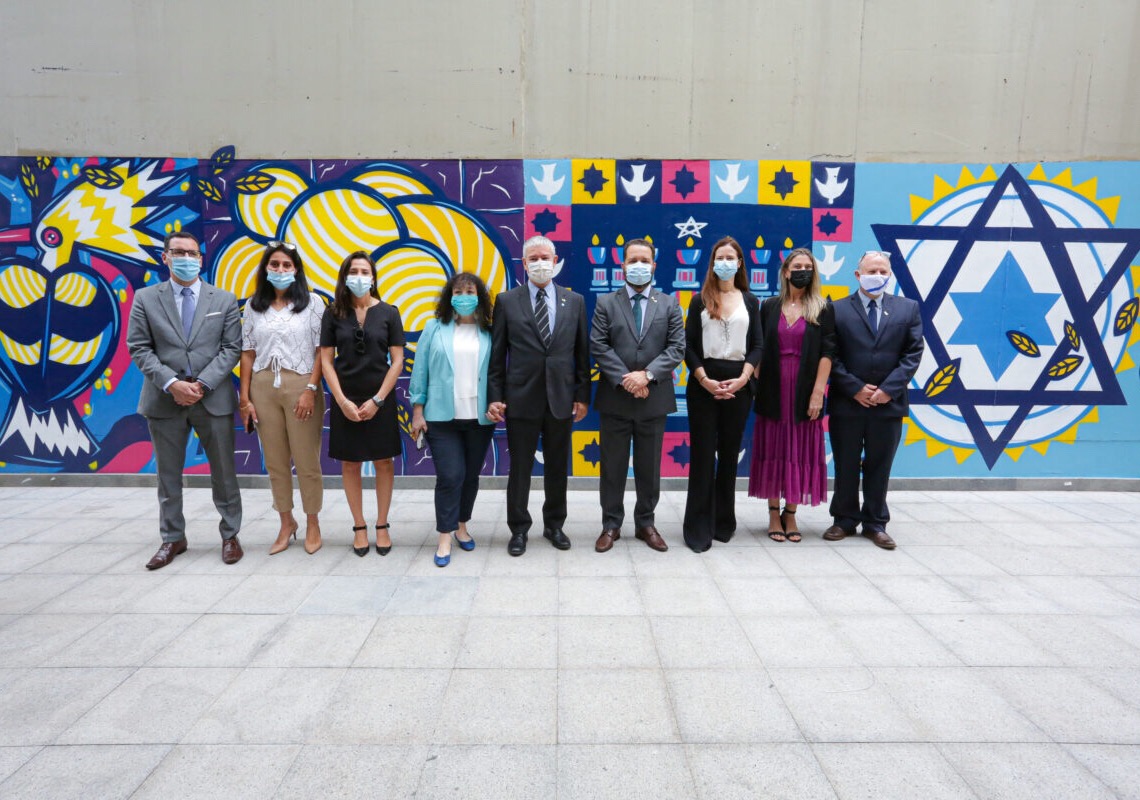 Inauguração de painel em grafite na Estação Galeria